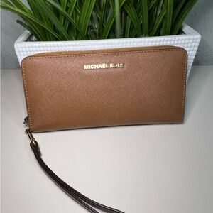 Michel Kors Tan Leather Zip Women Wallet W/ Signature Cloth Lining
